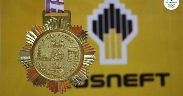 Таджикские спортсмены на чемпионате Азии по самбо в Индии получили 11 медалей