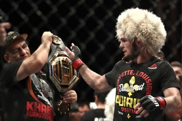 Нурмагомедов победил Порье и защитил титул чемпиона UFC