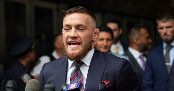 Макгрегор напал на посетителя бара за отказ пить его виски