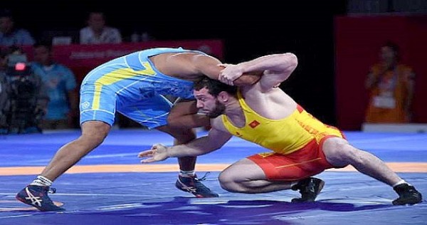 Таджикские борцы выступят на чемпионате мира по греко-римской борьбе среди кадетов в Болгарии
