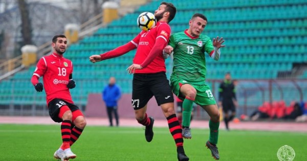 Юношеская сборная Таджикистана (U-17) провела спарринг с «Истиклолом»