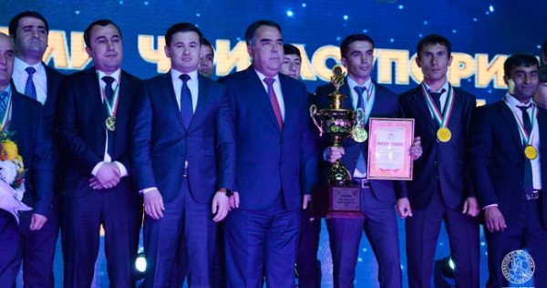 Федерация футбола Согдийской области наградила лауреатов сезона-2018