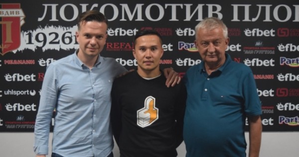 Парвизджон Умарбоев продлил контракт с болгарским «Локомотивом»