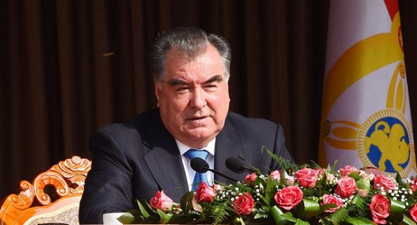 Рахмон наградил специальной премией 25 таджикских спортсменов