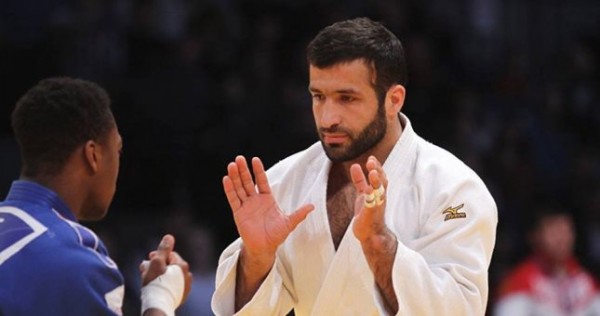 Устопириён и Саидов опоздали на чемпионат Азии из-за "Сомон Эйр"