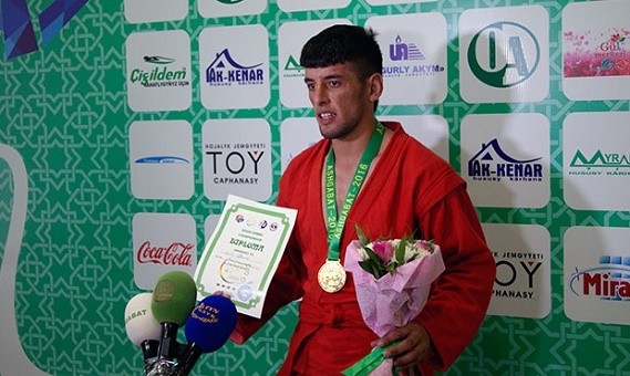 Таджикский спортсмен Хамроз Раджабов стал вторым в рейтинге сильнейших самбистов мира