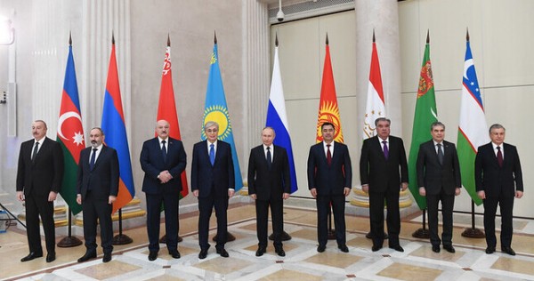 Эмомали Рахмон принял участие в неформальной встрече глав государств-участников СНГ