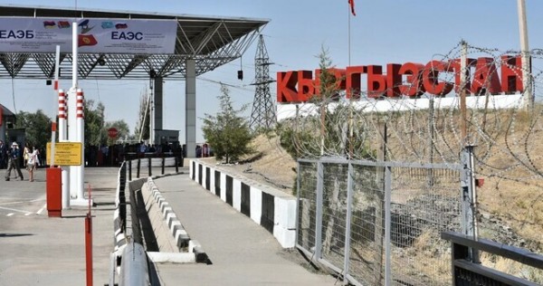 В Кыргызстане рассказали, кто может въехать в страну из Таджикистана