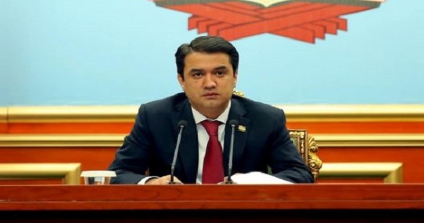 Рустам Эмомали поручил завершить ремонт дорог в Душанбе до начала зимы