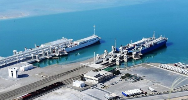 Эмомали Рахмон посетил международный морской порт Туркменбаши