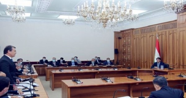 Рустам Эмомали поручил усилить противоэпидемические меры в Душанбе