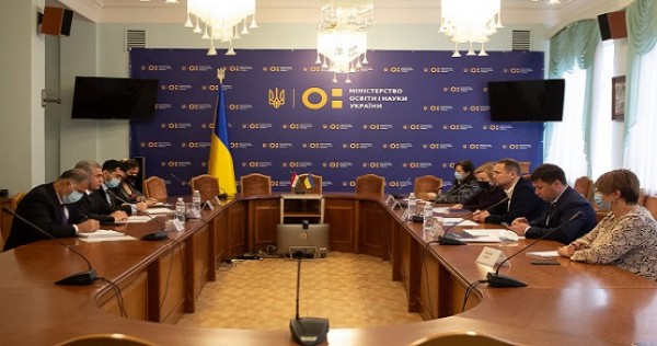 Давлатали Назризода встретился с министром образования и науки Украины
