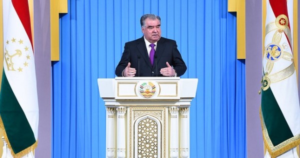 Эмомали Рахмон обратился с Посланием к парламенту Таджикистана