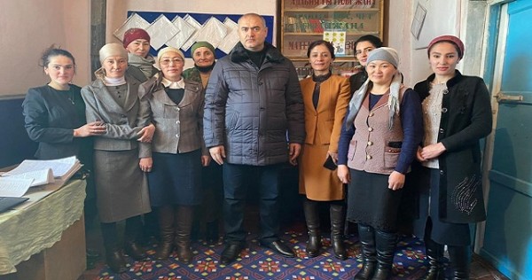 «Таджики» Бободжона Гафурова получают в подарок жители Мургабского района