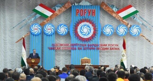 Эмомали Рахмон встретился с руководителями, специалистами ГЭС «Рогун» и активистами города