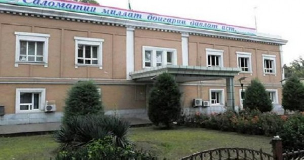 Минздрав Таджикистана решил вакцинировать от COVID-19 медиков и пограничников