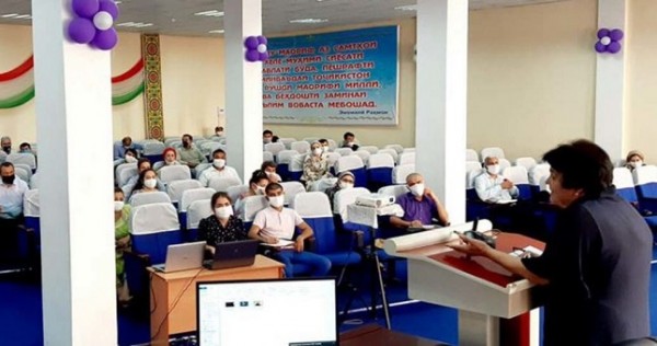 В Таджикистане начали работу по переподготовке врачей