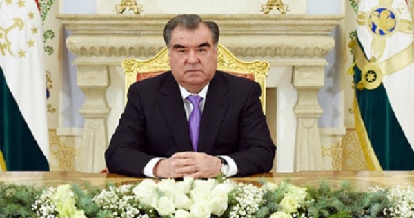 Эмомали Рахмон поздравил молодежь Таджикистана с их праздником