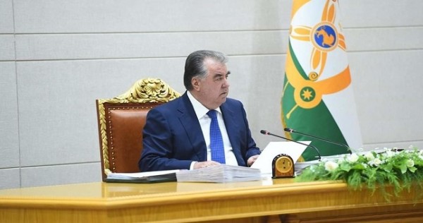 Эмомали Рахмон провел заседание правительства Таджикистана