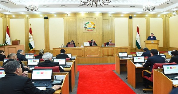 Эмомали Рахмон призвал таджикский народ в корне изменить своё отношение к земле, воде и другим природным ресурсам республики