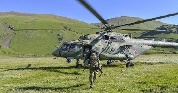 Вертолеты Ми-8 провели высадку разведгрупп на учениях в горах Таджикистана