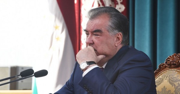 Рахмон обсудил с членами правительства меры профилактики коронавируса