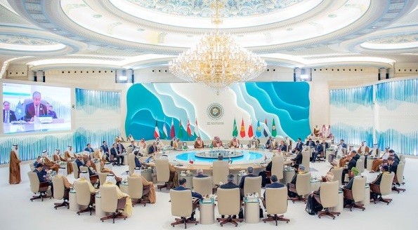 Таджикистан считает важным привлечение возможностей арабских стран Залива в строительство современных автомобильных и железных дорог с выходом к морским портам