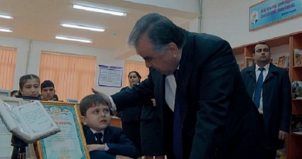 Рахмон, узнав о требующемся для школьника лечении за границей, поручил оказать финансовую помощь