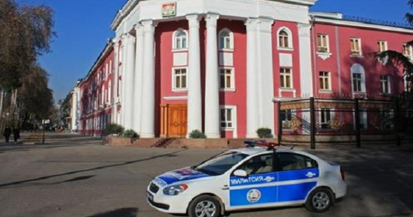Осужденный за пытки таджикский милиционер сбежал после вынесения приговора