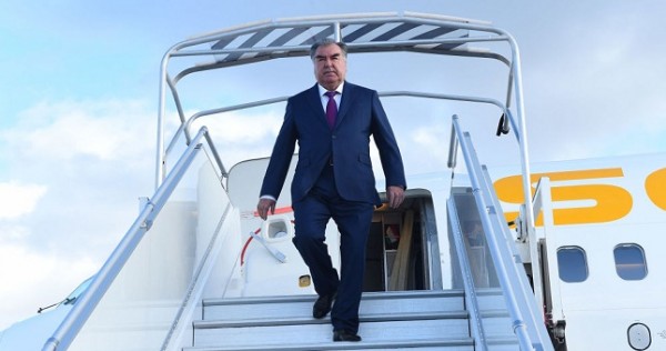 Президент Таджикистана отбыл в Санкт-Петербург на встречу глав стран СНГ