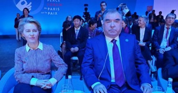 Э.Рахмон принял участие в Парижском форуме мира