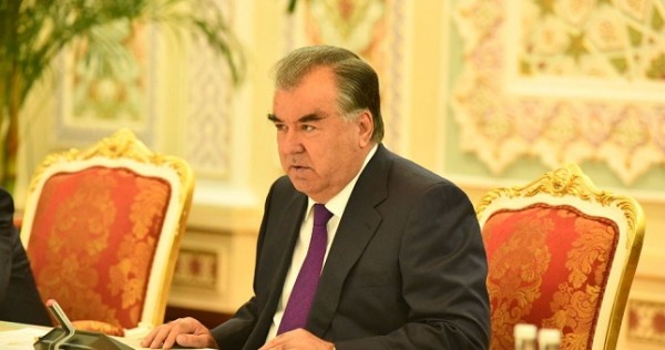 Долой дворцы и многоженство: Рахмон ужесточил борьбу с расхищением госбюджета