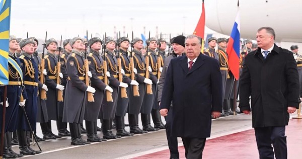 Президент Таджикистана прибыл в Москву