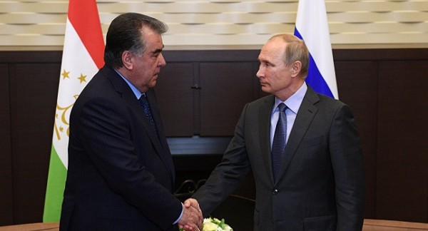 Путин пригласил Рахмона на Парад Победы в Москве