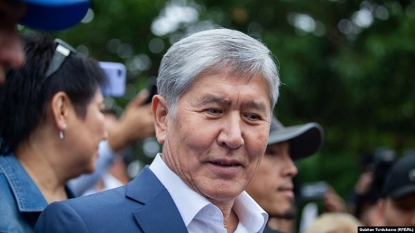 Экс-президента КР Алмазбека Атамбаева оставили под арестом до 26 августа