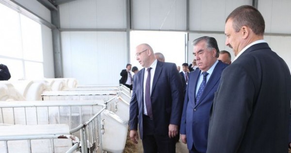 Рахмон побывал на белорусском агрокомбинате "Дзержинский"