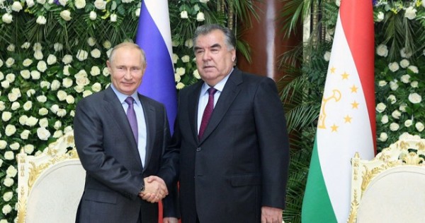 Путин по телефону поблагодарил Рахмона за организацию саммита СВМДА