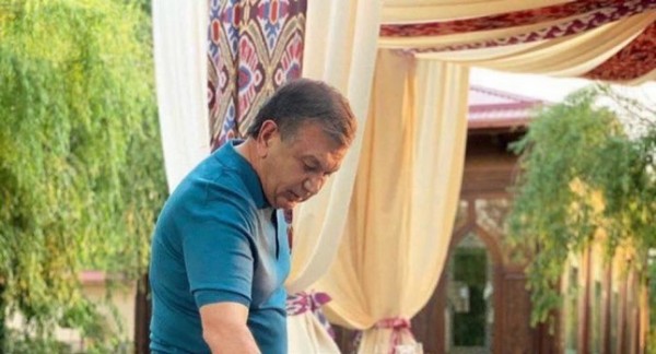 Плов от президента: как домашнее фото Мирзиёева покорило Сеть