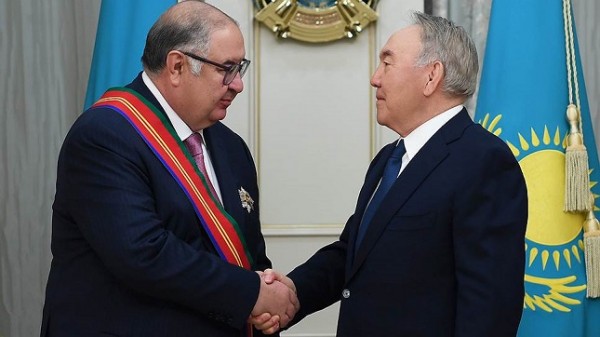 Нурсултан Назарбаев вручил Алишеру Усманову орден Дружбы