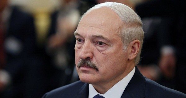 Лукашенко поздравил Рахмона и других зарубежных лидеров с Днем Победы