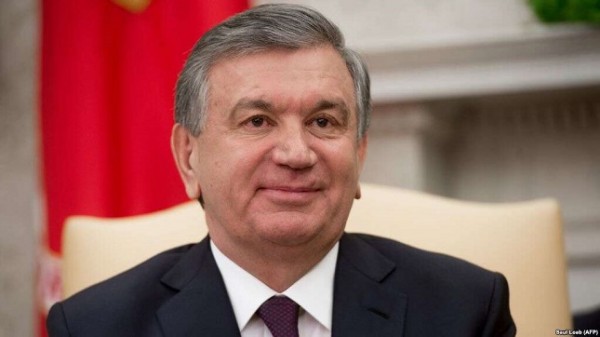 Мирзияев намерен поднять зарплату учителей до 1000 долларов