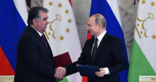 Президент России пообещал амнистию для таджикских мигрантов