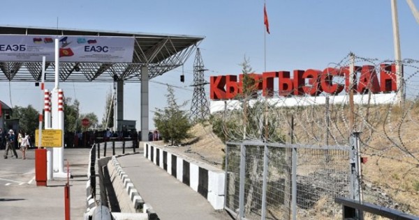 Душанбе призвал Бишкек ускорить решения по автодороге до Кыргызстана