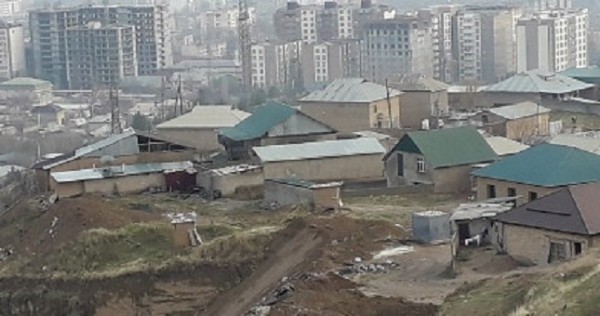 Власти Душанбе запретили строить дома на холмах вокруг столицы