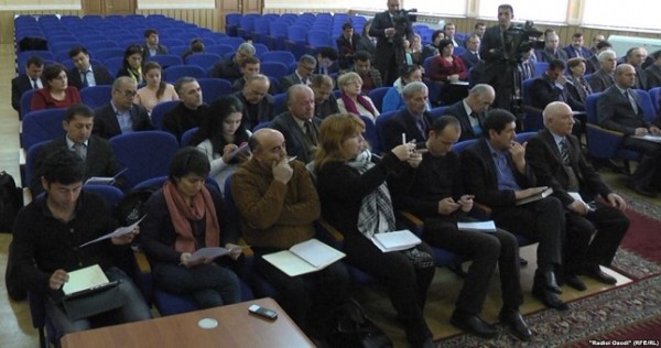 Журналисты: "На пресс-конференциях должны участвовать первые лица министерств и ведомств"