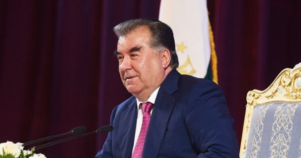 Эмомали Рахмон поздравил таджикистанцев с праздником Сада
