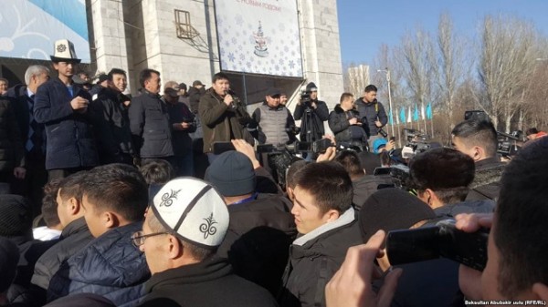 На митинге в Бишкеке задержан 21 человек