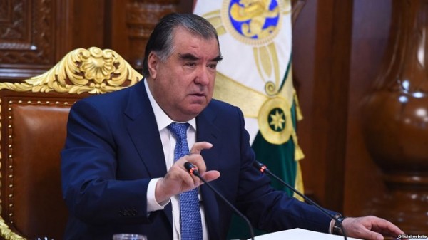 Эмомали Рахмон поручил проверить деятельность "Таджик Эйр"