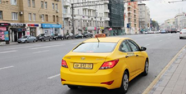 Таксист из Кыргызстана в Москве прождал 8 часов на улице, чтобы вернуть клиентке кошелек