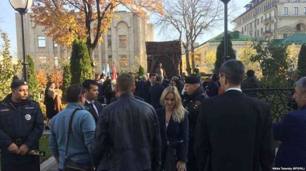 В Москве открыли памятник первому президенту Узбекистана Каримову